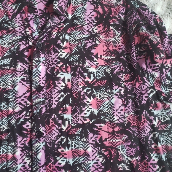 Another Influence Shirt- Size M - Picture 4 of 5